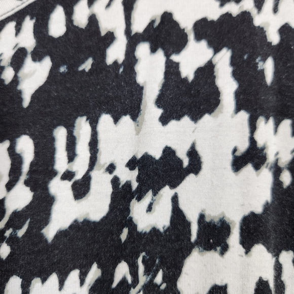 Rose & Olive Black and White Patterned Women's Sleeveless 1X Top Back Cut Out - Picture 10 of 10